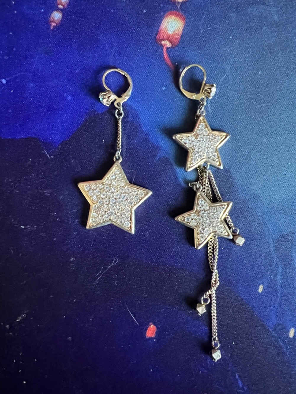 Betsey Johnson Y2K Gold Star Dangle Earrings with Crystals